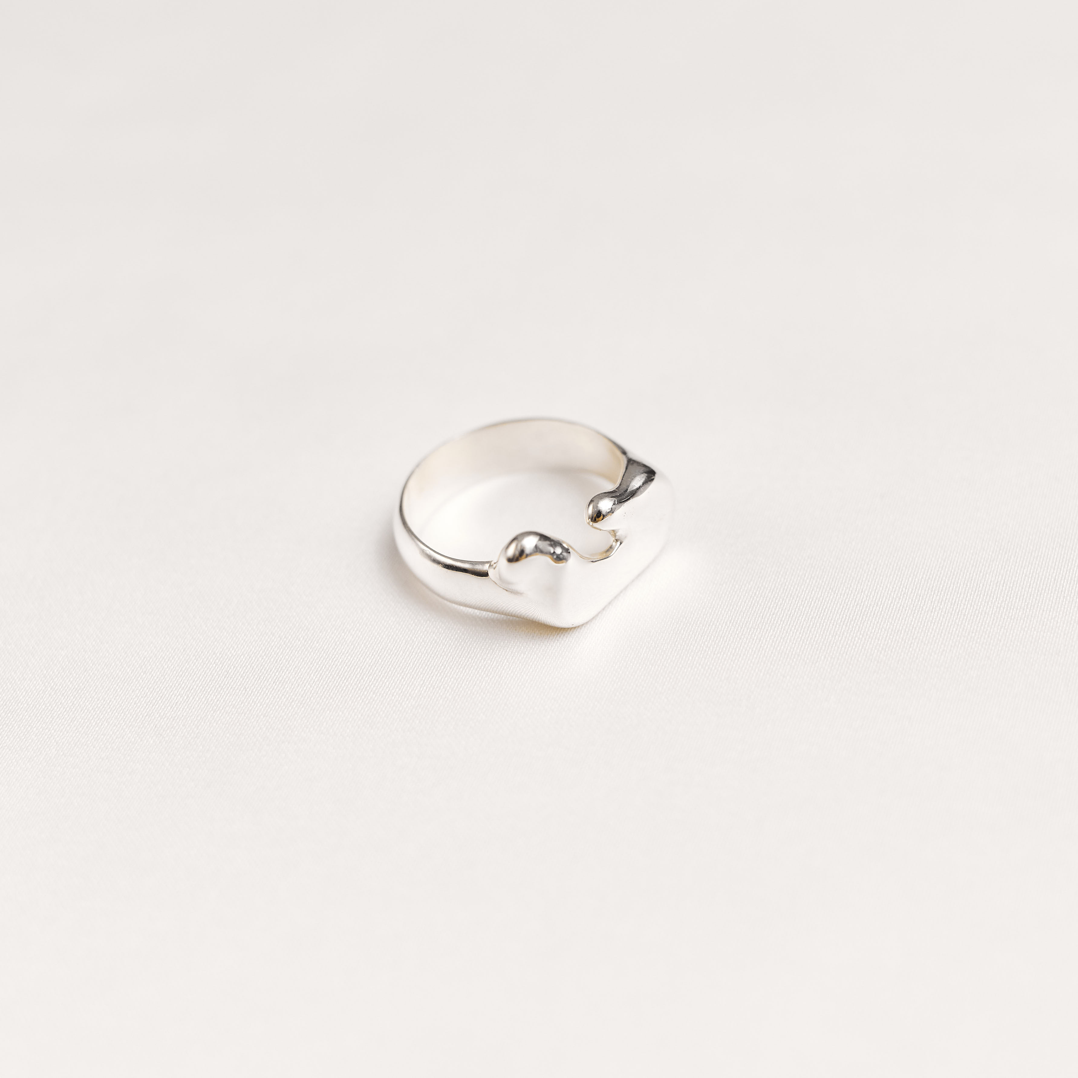 SIA Minimal Ring, handcrafted. - Monom 2