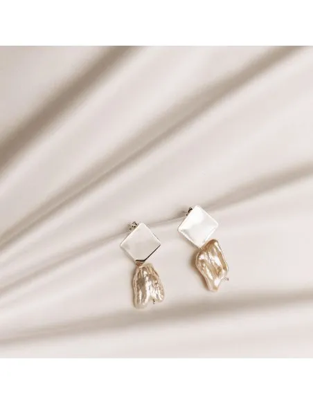 Cercei PLATTITUDE Rombe Lush perla Minimal, realizate manual. - Monom